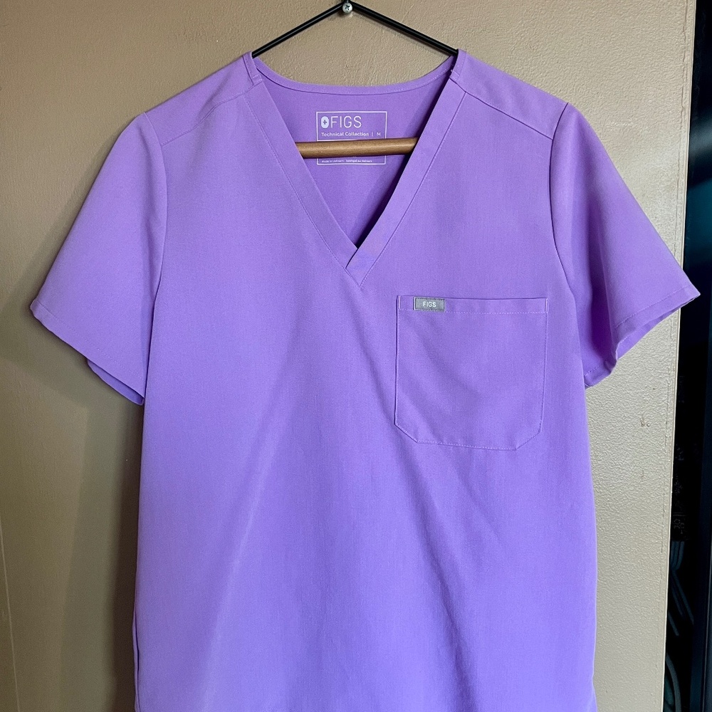 Figs Women's Lilac Dawn Catarina One Pocket Scrub Top Size Medium